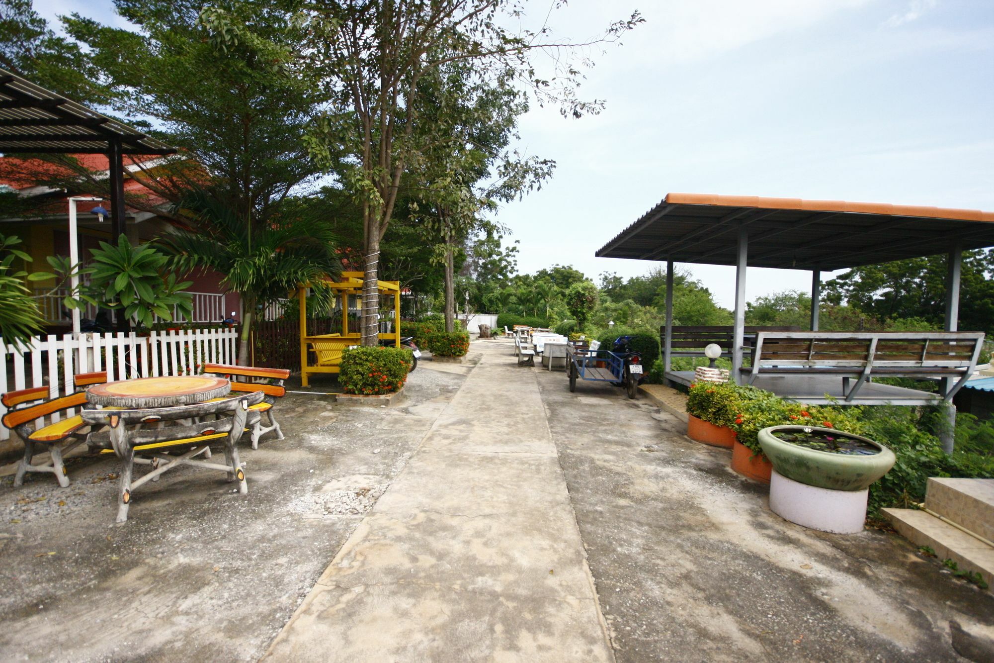 Insook Ko Larn Resort Экстерьер фото