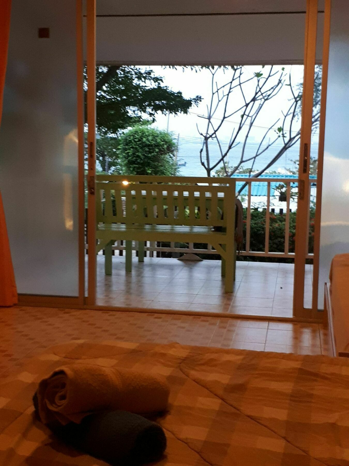 Insook Ko Larn Resort Экстерьер фото